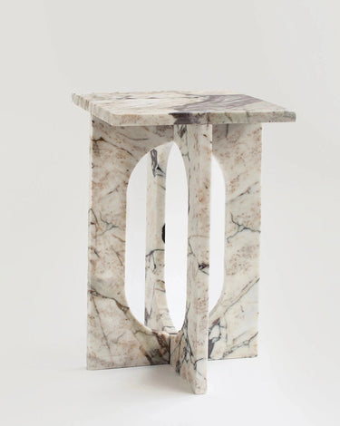 Detalle de mesa auxiliar de mármol