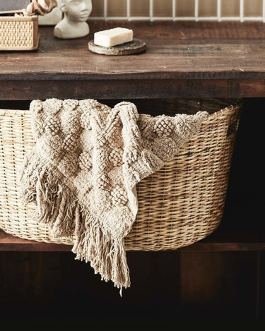 Cesta almacenaje natural KOLOA detalle del tejido de mimbre