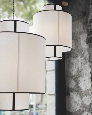 Lampara colgante de papel blanco con bies negro Caravane