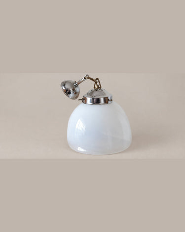 Lámpara colgante vintage de vidrio opalino — tulipa apagada con cadena