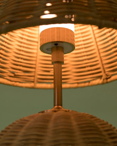 Detail of the cordless rattan lamp