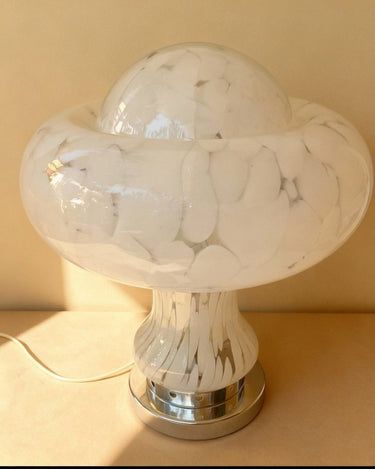 Lámpara de mesa vintage tipo seta de vidrio moteado — vista 2