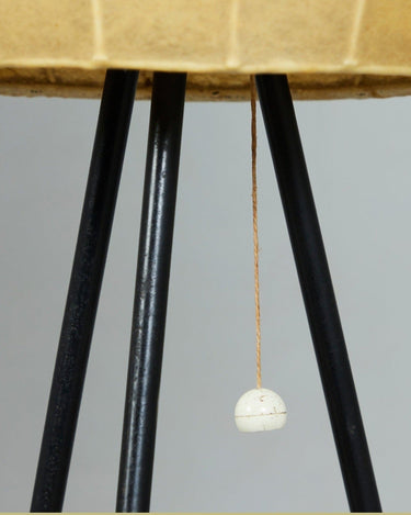 Lámpara de pie Cocoon vintage pergamino y tubo de acero