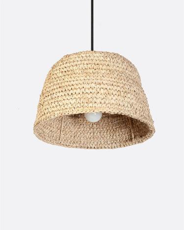 Lámpara pequeña de alga trenzada Ø 28 cm vista en ambiente