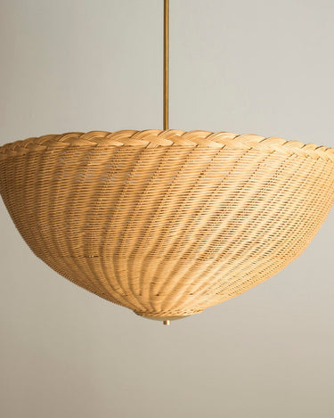 Lámpara de techo de ratán natural de Mahe Homeware: lámpara natural de cuerpo semiesférico abierto hacia arriba.