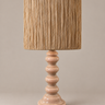 Lámpara de mármol rosa vintage de Matuta Home con pantalla artesanal de fibra natural, apagada