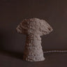 Lámpara de mesa artesanal de gres blanco Asterisque, vista frontal