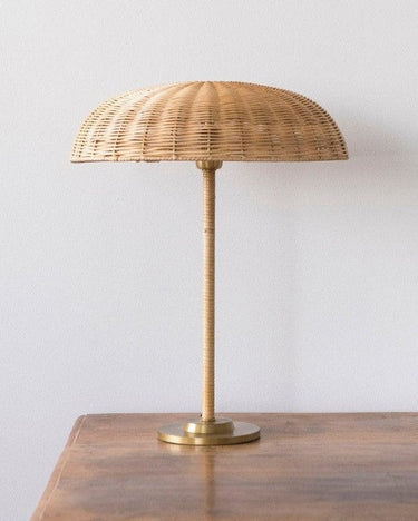 Balzac natural rattan table lamp with an elegant brass base