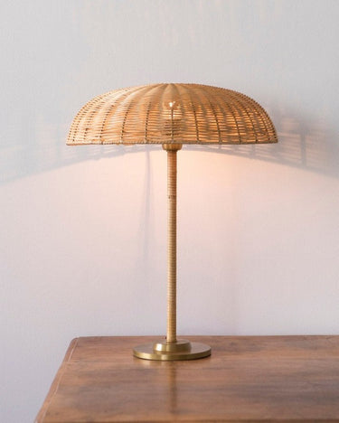 Balzac natural rattan table lamp with an elegant brass base