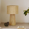 Lámpara de mesa de rafia natural de Tine K Home