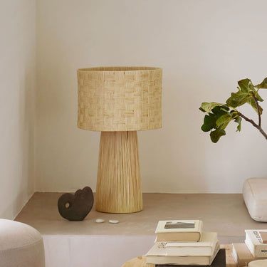Lámpara de mesa de rafia natural de Tine K Home