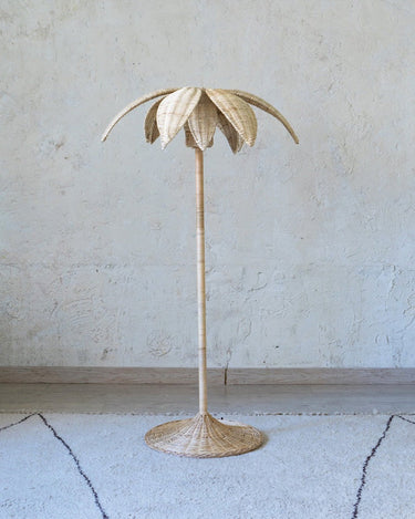 Lámpara de pie Palm de ratán natural tejido a mano