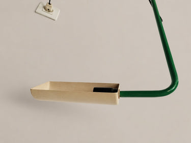 Lámpara de pie vintage verde con pantalla blanca — interior de la pantalla y unión al fuste