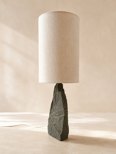 Lámpara de mesa de pizarra natural con pantalla cilíndrica beige vintage
