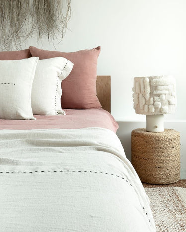 Lampara mesita ceramica artesanal con pantalla tufting