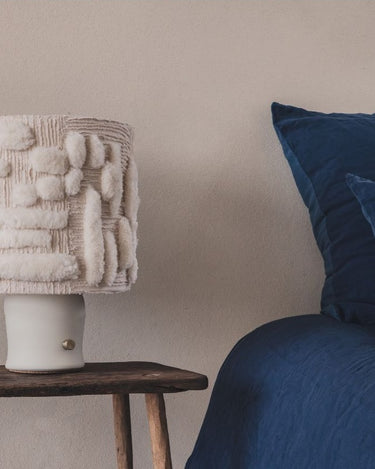Lampara ceramica artesanal con pantalla textil