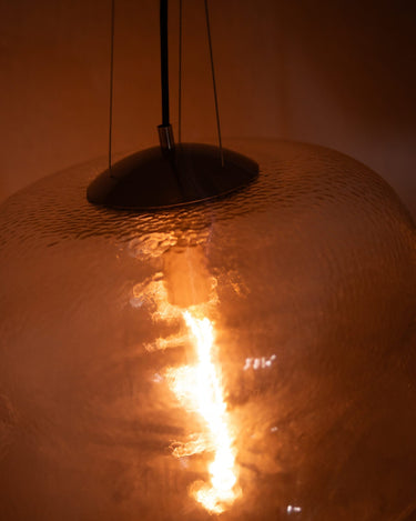 Luz encendida y textura del vidrio martillado de las lámparas de techo