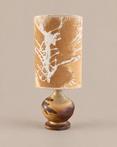 Lámpara vintage de gres marrón y beige con pantalla cilíndrica de dibujo blanco abstracto