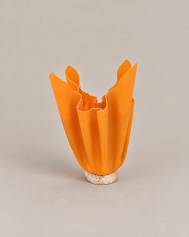 Lámpara vintage naranja, vista de sus pétalos