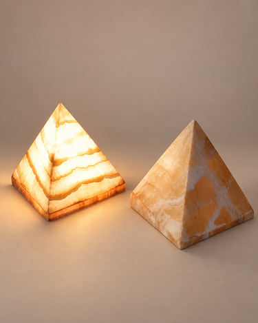 Lámparas de piedra de Matuta Home con la pieza izquierda encendida y la derecha apagada