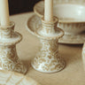 Candelabro Felipe II de gres sobre cubierta en mesa Leandro Cano