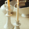 Candelabro María Tudor de Leandro Cano en mesa decorativa