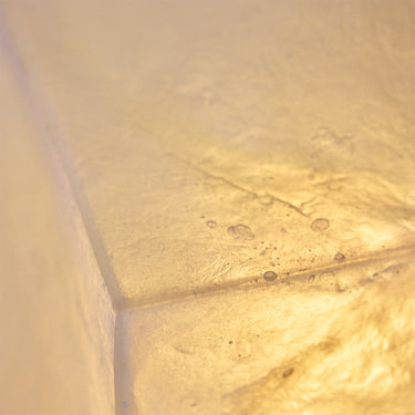 Detalle de la textura de fibra de vidrio iluminada de la lámpara HK Living