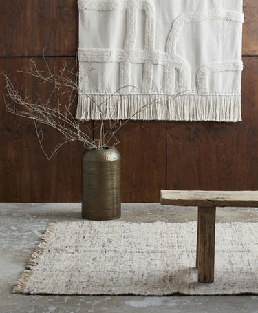 Detalle de la alfombra LINA de cáñamo y viscosa – Nordal