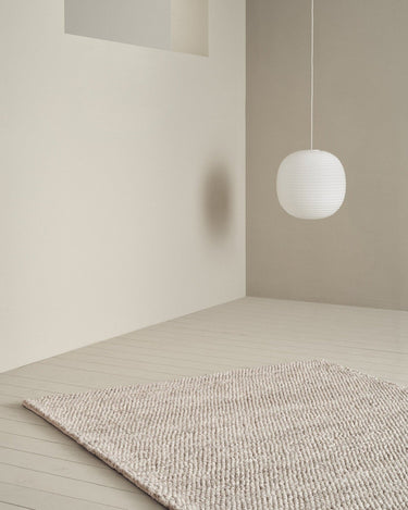 Alfombra Arctic de lana gris claro tejida a mano Linie Design