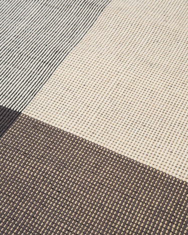 Detalle de alfombra Bologna de lana gris Linie Design