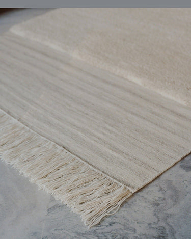 Detalle de alfombra Eternal Eye natural Linie Design