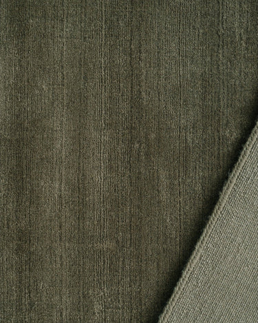 Alfombra Halo Cloud musgo Linie Design vista cercana