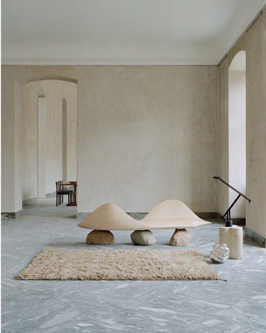 Detalle de alfombra Luminary Sun natural Linie Design