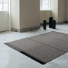 Alfombra Mindful Soul de lana piedra y gris Linie Design