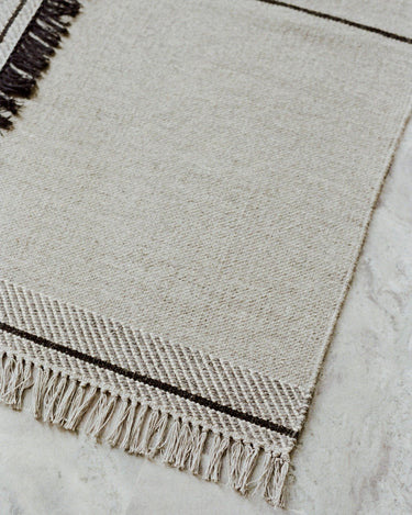 Textura de alfombra Mindful Soul piedra y gris Linie Design