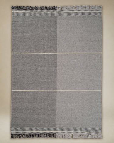 Detalle de alfombra Mindful Soul piedra beige Linie Design