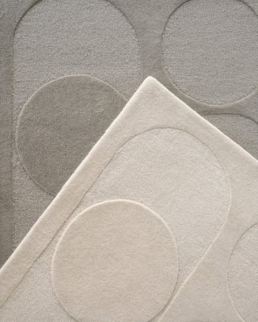 Detalle de alfombra Orb Alliance gris oscuro Linie Design