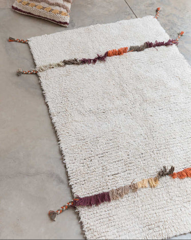 Alfombra reversible Zabol en un dormitorio cálido