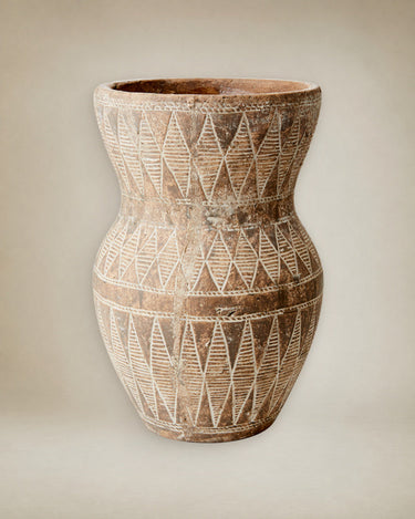 Maceta Camille de terracota beige con una planta