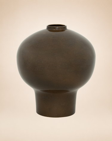 Maceta de ceramica artesanal marron hecha a mano Portugal Urban Nature Culture