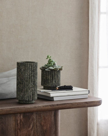 LOON green marble indoor planter with a plant – Nordal