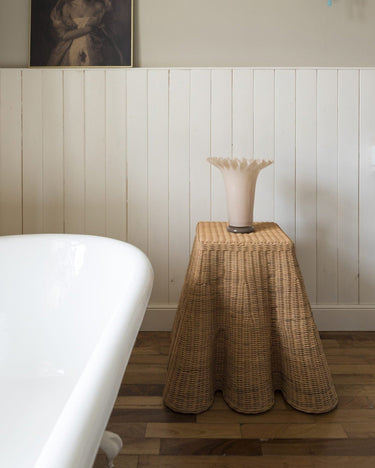 Mesa auxiliar Cordoba de ratán festoneada artesanal estilo natural