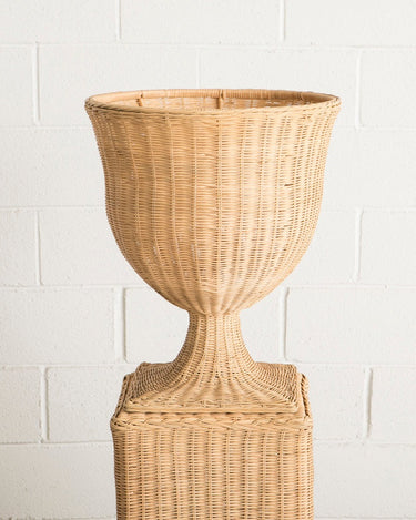 https://professional.mahehomeware.com/wp-content/uploads/2023/09/mahehomeware-rattan-pedestal-vase-atenea-small-1-1.jpg