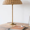 Lámpara de Mesa Ratán Balzac Base Latón Elegante Natural