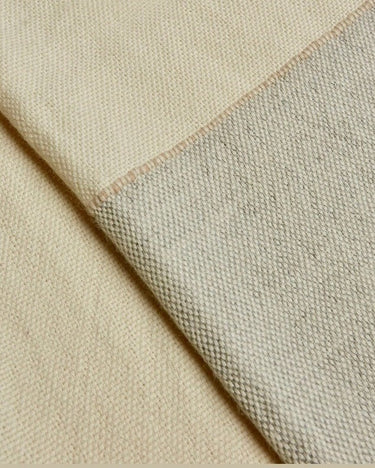 Manta gris y blanca de baby alpaca