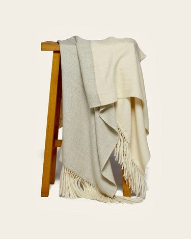 Manta artesanal de alpaca para sofá