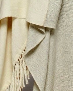 Manta de alpaca natural gris y blanca