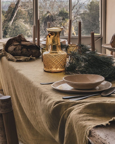 Mantel Matrijana Grano con servilletas Marinara en mesa natural