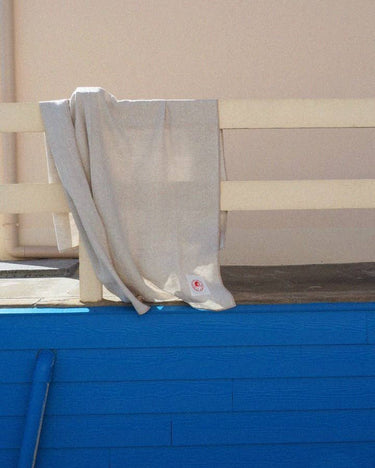 Mantel bordado Le Printemps de lino orgánico en ambiente natural