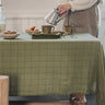 Detalle del mantel Marta Pesto con servilleta Miso a juego